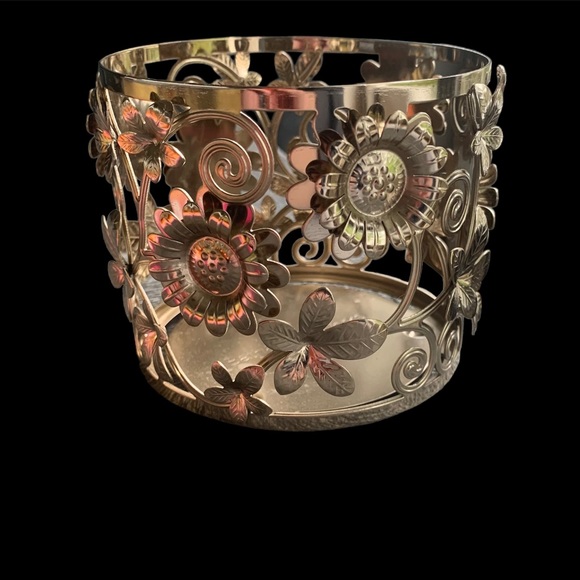 Bath & Body Works | Accents | Bath Body Works 3d Flowers Daisies Gold ...